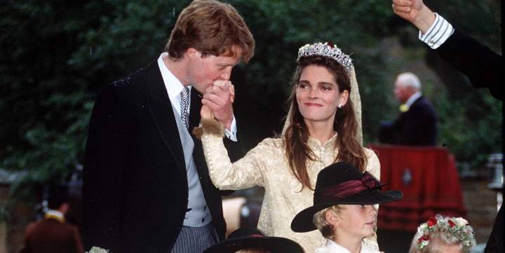 36 años de la boda de Charles Spencer y Victoria Lockwood: así era el vestido de novia medieval de la cuñada de Diana de Gales