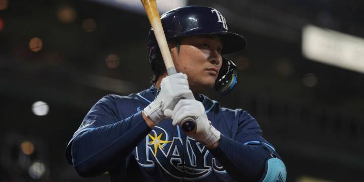 Ha-Seong Kim claimed off waivers by Braves