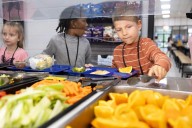 El 33% de familias latinas en EEUU tuvieron problemas para alimentar a sus hijos en verano