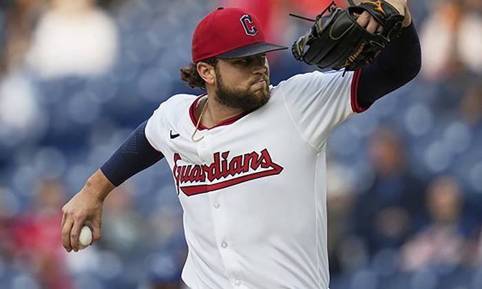 Cleveland vence 10-2 a Kansas City