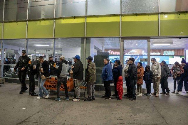 Normalistas toman la Central de Autobuses del Norte en CDMX