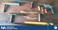 Descubrieron a menores fabricando armas caseras en una casa abandonada de Santiago del Estero