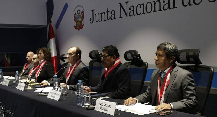 JNJ evalúa esta mañana informe sobre pedido de vacancia contra su presidente, Gino Ríos