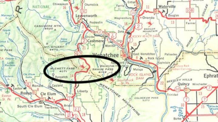 Labor Mountain fire closes Blewett Pass, evacuations ordered
