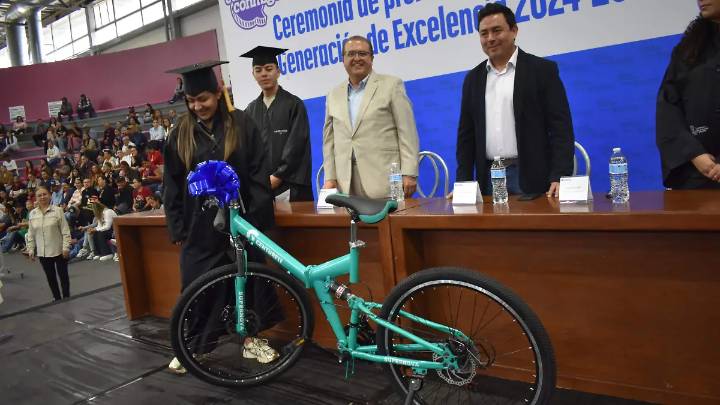 Otorgan más de 400 premios a estudiantes en evento Generación de Excelencia 2025 en Parral