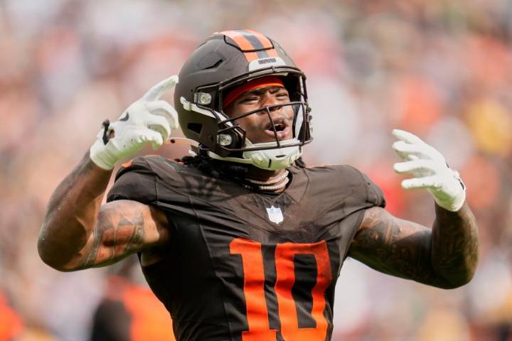 Andre Szmyt's 55-yard field goal as time expires rallies Browns to 13