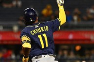 Jackson Chourio conecta su jonrón 20 del año y se da la mano con Ronald Acuña y 8 inmortales [+LISTA]