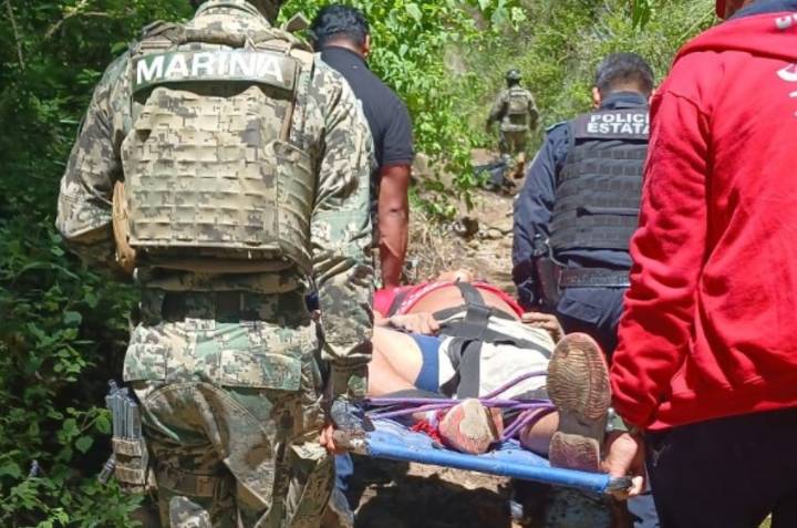 Migrante guatemalteco cae a barranca en Amozoc tras detonar armas