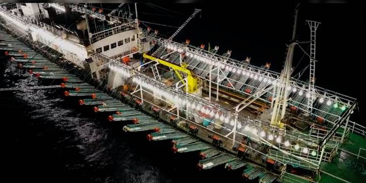 Entran en vigencia dos acuerdos globales sobre pesca que podrían frenar la invasión china en la “Milla 201″