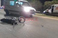 Accidente de moto en Paraná: “El perro se cruzó rápidamente y la joven no pudo evitar la colisión”