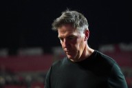 Eduardo Berizzo renuncia al León: crisis de resultados deja sin técnico a James Rodríguez