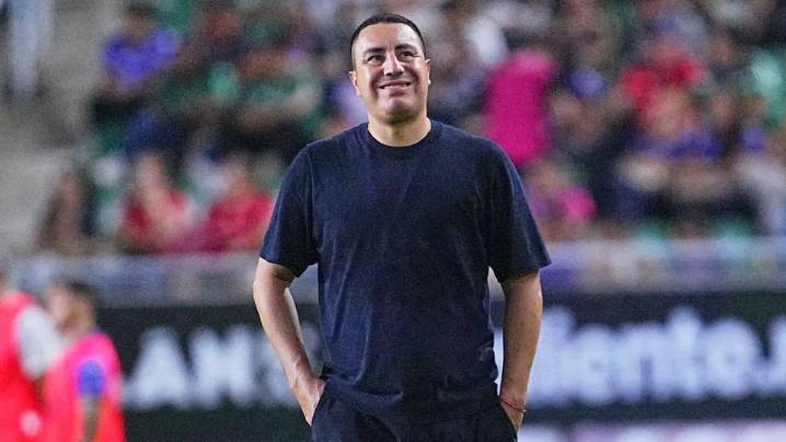 Efraín Juárez, feliz con sus delanteros mexicanos
