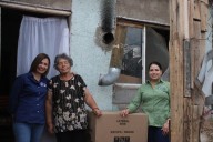 Entregan regidoras Isela Martínez y Myrna Monge apoyos a familias afectadas por lluvias en la colonia El Porvenir II