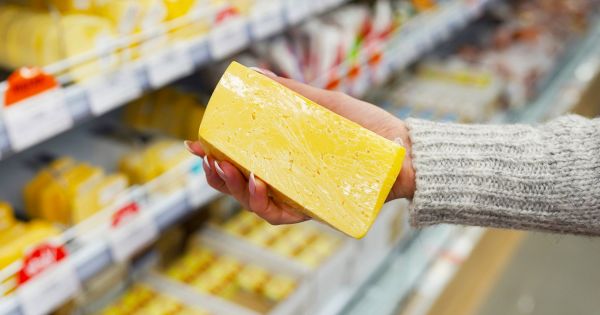 Ordenan retirar de todos los puntos de venta este queso mortal por estar contaminado y causar enfermedades graves