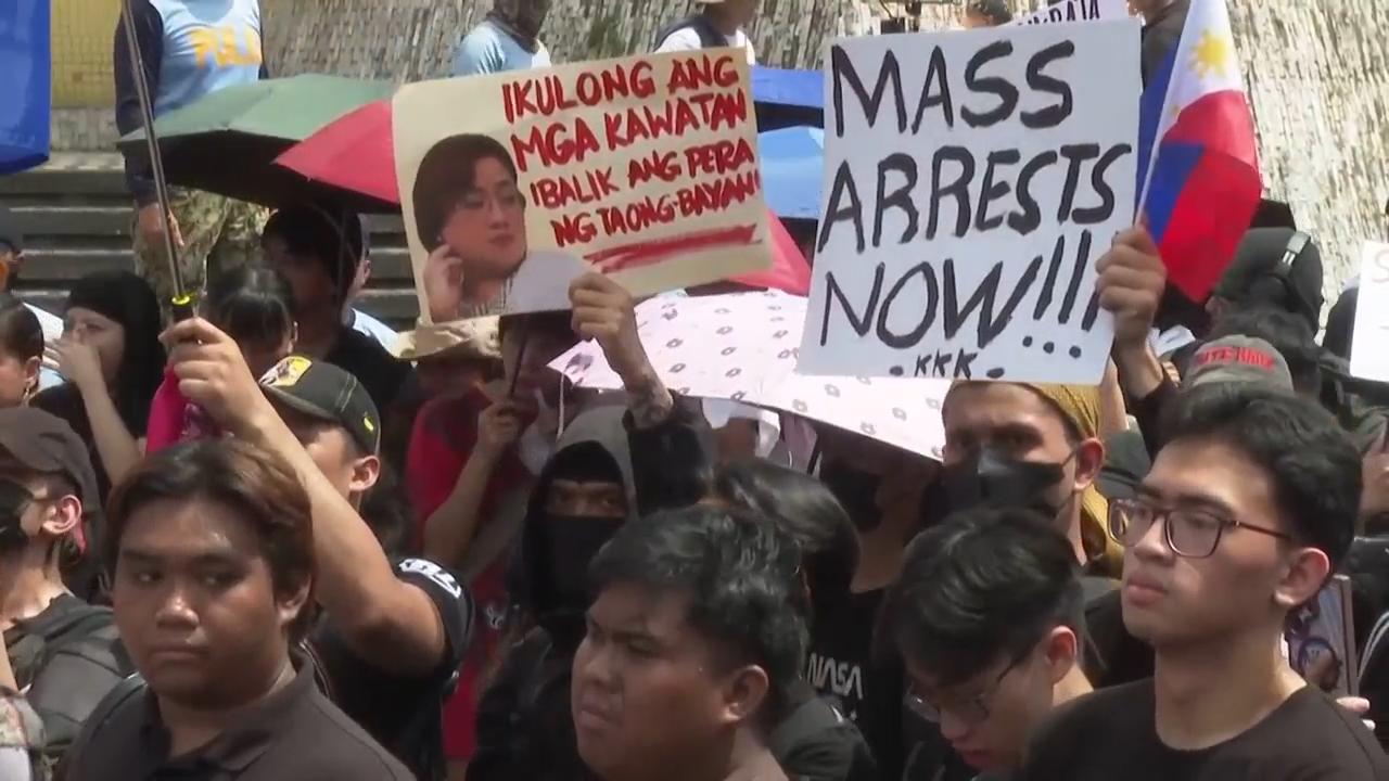 Protesters keep up pressure on Philippines government over corruption in flood control projects
