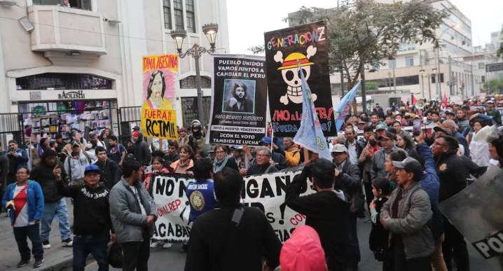 Cercado de Lima: Ciudadanos marchan contra Dina Boluarte y el Congreso ante ola de extorsiones (FOTOS)