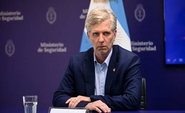 La denuncia del gobierno para frenar el caso de las coimas habilita el espionaje interno