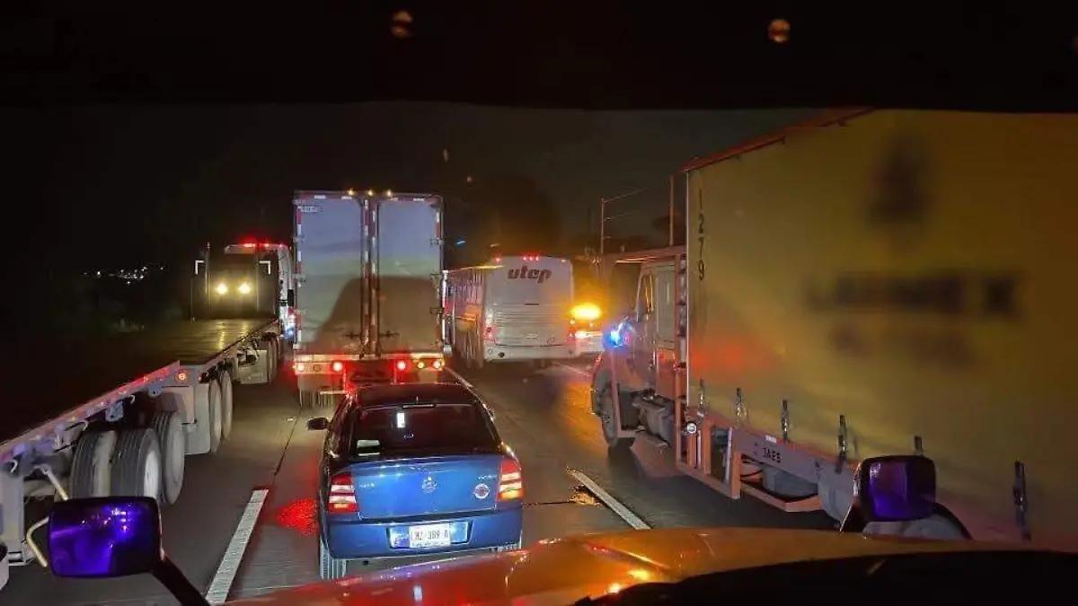 Autopista México-Querétaro: Gruyeros bloquean el tramo Tepeji