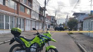 Sicarios asesinaron a expolicía mientras sacaba su vehículo en Puente Aranda
