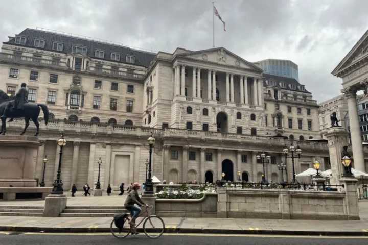 Cómo es el centenario edificio de Londres que guarda 400,000 lingotes de oro, incluyendo los de Venezuela