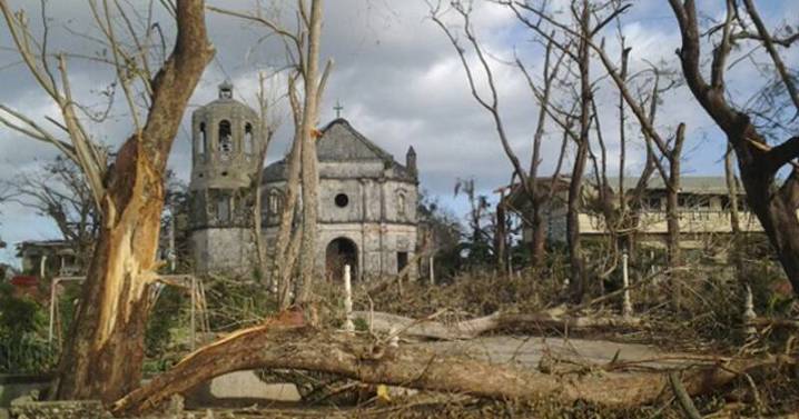 Quake in Philippines sends people running out of homes