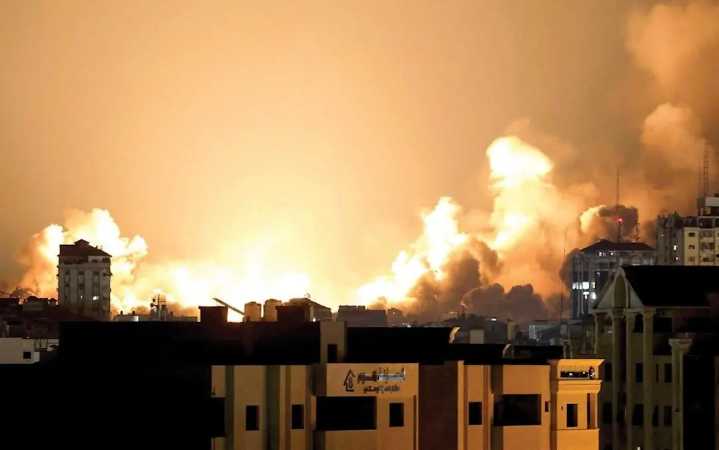 Israel intensifica bombardeos masivos en la Franja de Gaza para forzar evacuación y ocupar la ciudad