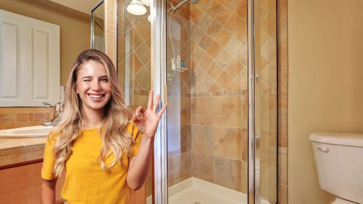 Dile adiós a la mampara: esta ducha minimalista permite ahorrar espacio y potenciar la decoración del baño