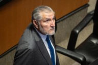 Morena y la dichosa embajada para Adán
