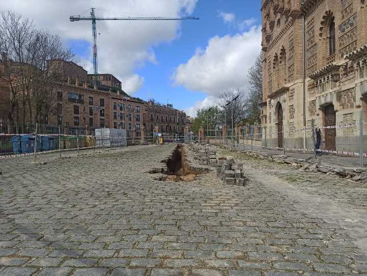 Toledo pide completar el estudio arqueológico del posible muro romano de la estación de tren y reparar las instalaciones