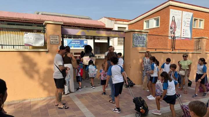Los sindicatos denuncian que el curso escolar se inicia "con los mismos problemas de siempre"