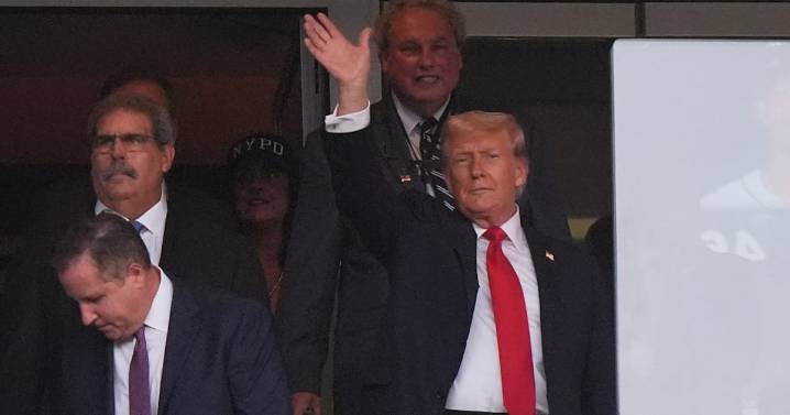 Donald Trump recibe abucheos en estadio de Yankees al conmemorar atentados del 11 de septiembre (VIDEO)