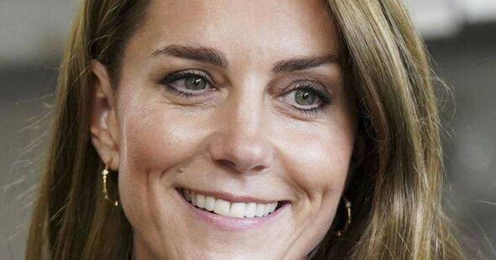 You can buy Princess Kate's gold letter necklace for £270 less