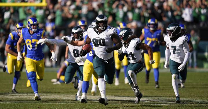 Jordan Davis seals Eagles' 33-26 thrilling win over Rams with Philly's 2nd blocked FG of 4th quarter