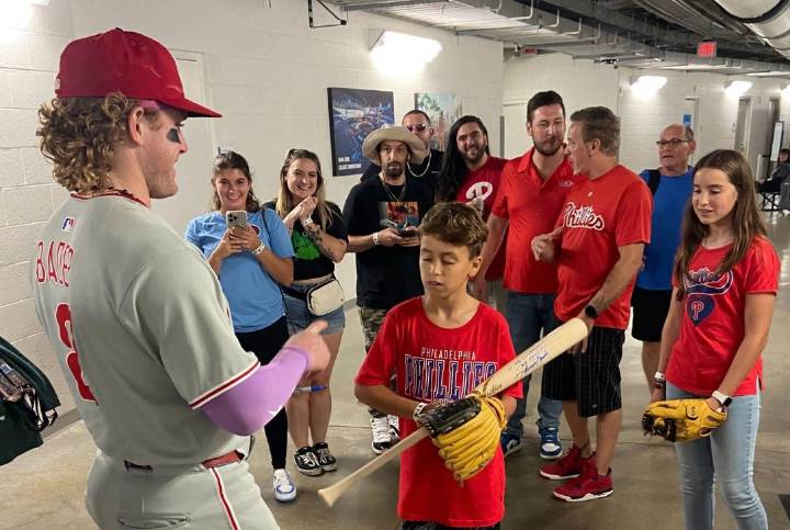 Red Sox Veteran Drops 1-Word Message After Harrison Bader Rewards Young Fan Following Phillies ‘Karen’ Infamous Act