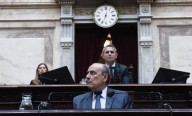Francos felicitó a Kicillof por Whatsapp, pero desestiman que Milei lo vaya recibir