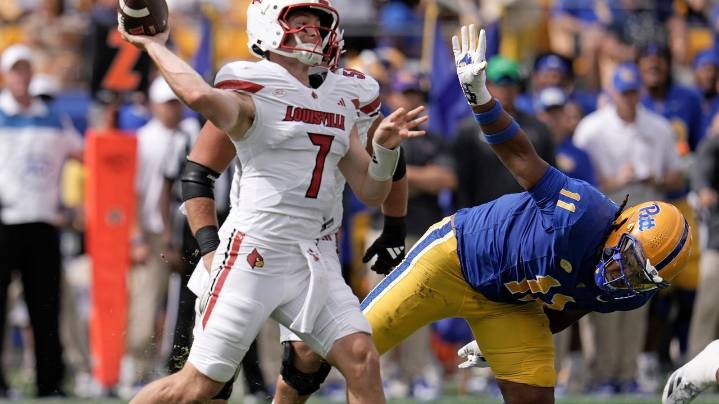 Miller Moss throws 3 TDs as Louisville rallies past Pitt 34