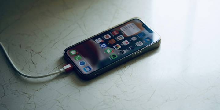 8 posibles soluciones para los teléfonos que no cargan a pesar de estar conectados