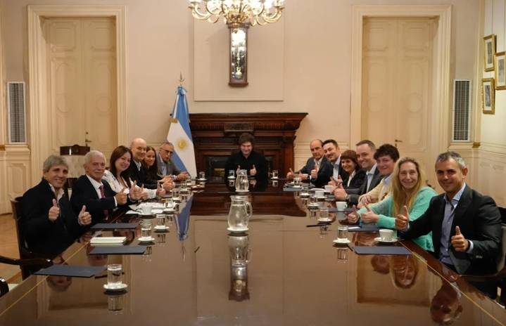 Doble turno y reflexión: Javier Milei mantuvo la primera reunión de Gabinete tras la derrota bonaerense