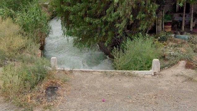 Escucharon gritos de ayuda y descubrieron que un hombre cayó a un canal en Pocito: es intensamente buscado
