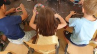 Cinco distritos del sureste de Madrid tendrán nuevas extraescolares, actividades deportivas y comedores para mayores