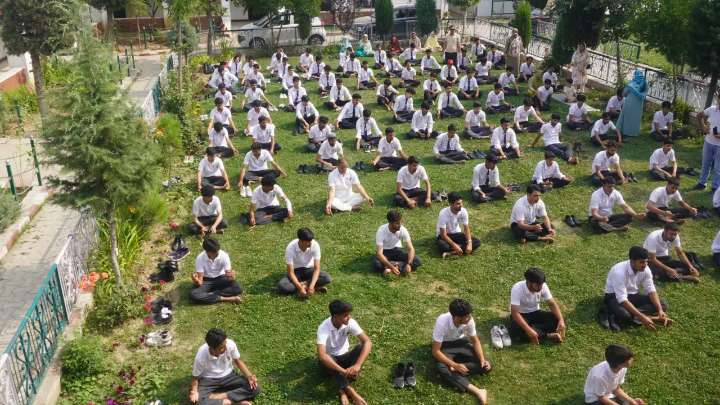 Parents Demand Change in School Timings Amid Kashmir Morning Chill