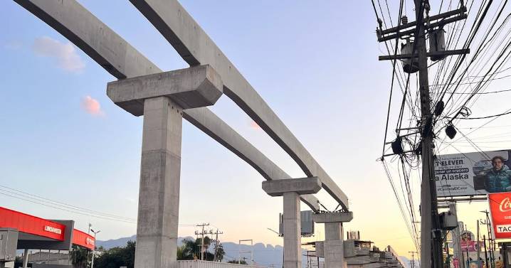 Gobierno de Monterrey instala carril de contraflujo por trabajos en el Metro