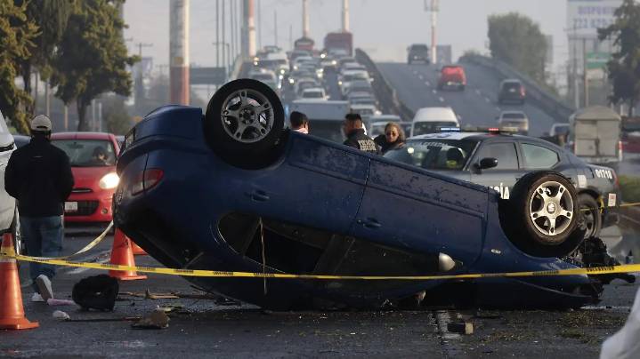 Volcadura deja un muerto y un herido en Boulevard Aeropuerto