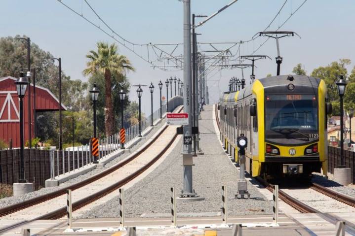 ¡De fiesta! Metro Los Ángeles inaugura extensión de la Línea A