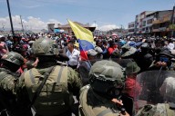 Detienen a quince personas en las protestas indígenas contra el alza del diésel en Ecuador