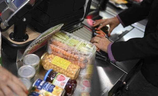 Las ventas en supermercados cayeron 2,1 % según el Indec