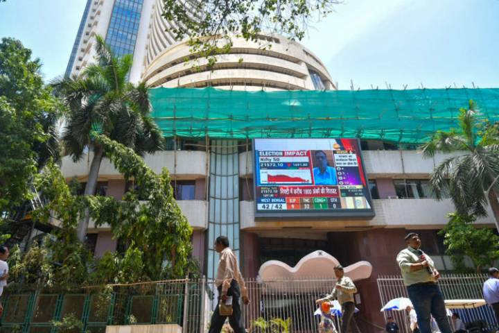 Stock Market Ends Lower As IT, Auto And Banking Shares Fall