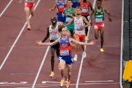 Cole Hocker gets to race and gets his gold in worlds 5,000 meters