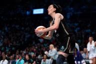Liberty's Breanna Stewart struggles in Game 2 loss with knee injury