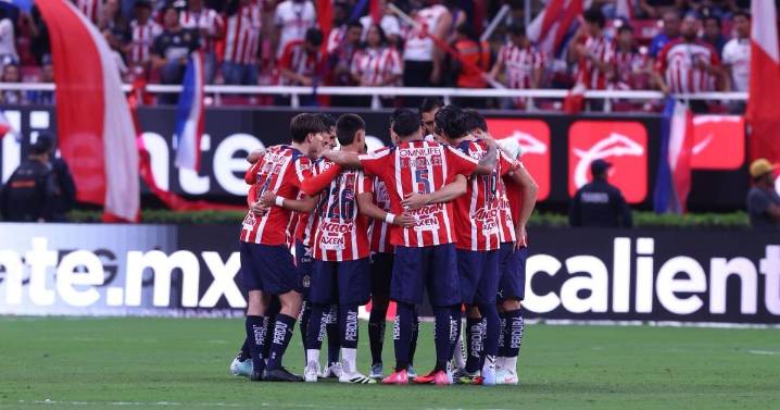 ¡Buen augurio! Cuando Chivas gana el Clásico llega trofeo a las vitrinas